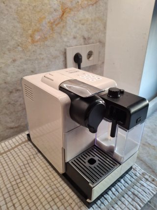 Cafetera Nespresso Lattissima Touch Automática