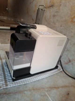Cafetera Nespresso Lattissima Touch Automática