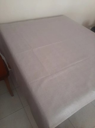 Mantel alargado plastificado beige