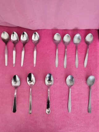 Conjunto de 13 colheres de sopa diversas