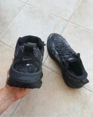 Nike Vomero 18 / Talla 42