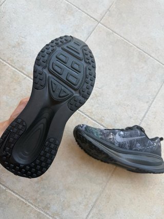 Nike Vomero 18 / Talla 42