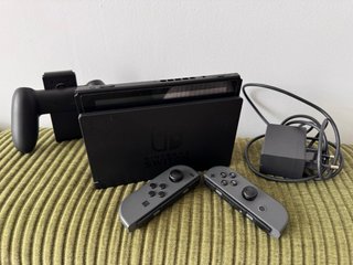 Nintendo Switch + Juegos y Accesorios