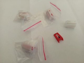 Agujas para tocadiscos (rojo, blanco)