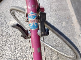 Bicicleta de carretera Peugeot rosa