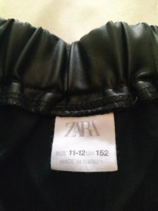 Gonna Zara in similpelle nera plissettata