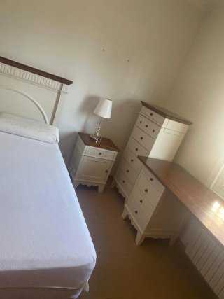 Dormitorio madera maciza.