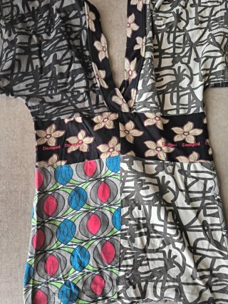 Camiseta Desigual Talla M Murciélago. Talla M.