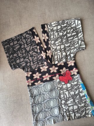 Camiseta Desigual Talla M Murciélago. Talla M.