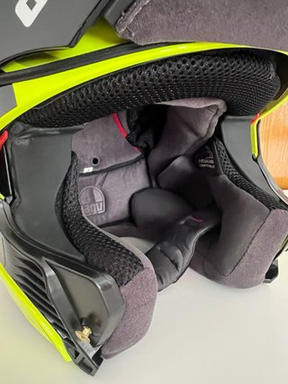 Casco modular AGV amarillo y negro