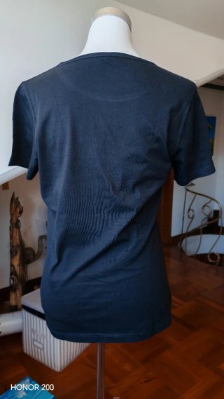 T-shirt uomo nera con stampa multicolor