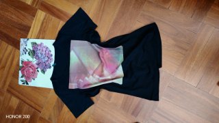 T-shirt uomo nera con stampa multicolor