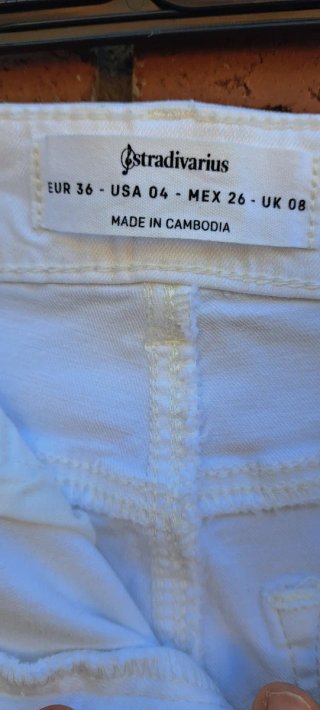 Pantalones blancos acampanados