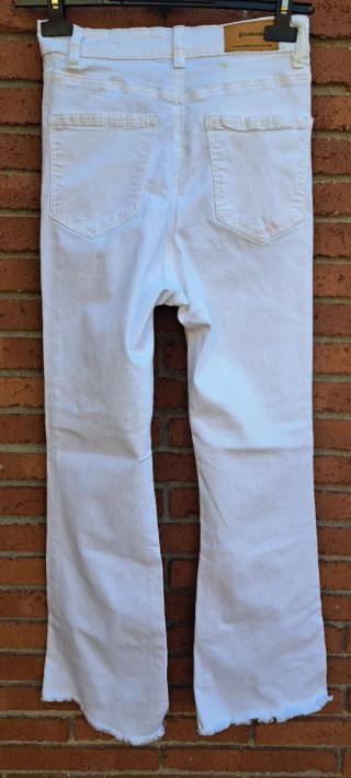 Pantalones blancos acampanados