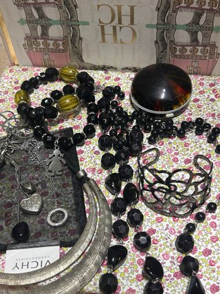 Lote Bisutería Negra y Plateada