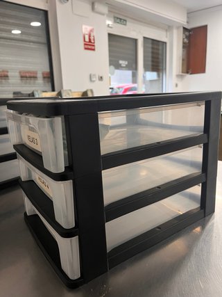 Cajoneras de plástico para sobremesa (tres)