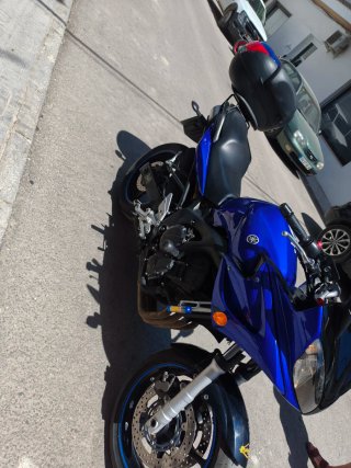 Yamaha FZ6 Azul - Moto Deportiva
