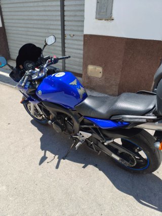 Yamaha FZ6 Azul - Moto Deportiva