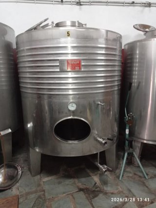 Depósitos de acero inoxidable para vino.