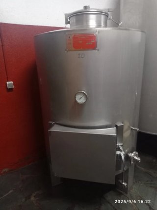 Depósitos de acero inoxidable para vino.