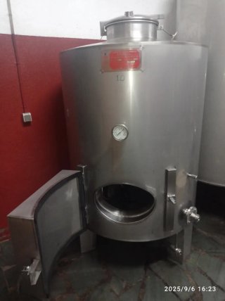 Depósitos de acero inoxidable para vino.