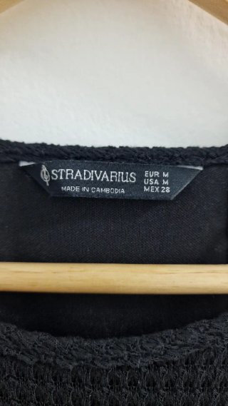 Vestido negro Stradivarius