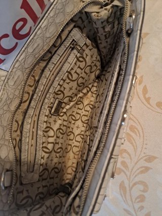 Bolso Guess Beige y Dorado Cocodrilo