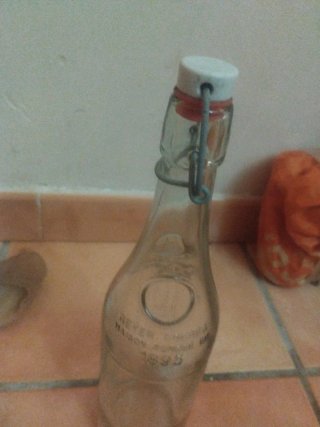 Botella de cristal antigua 1895