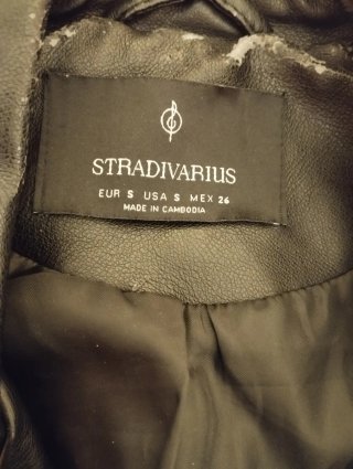 Chaqueta efecto piel negra
