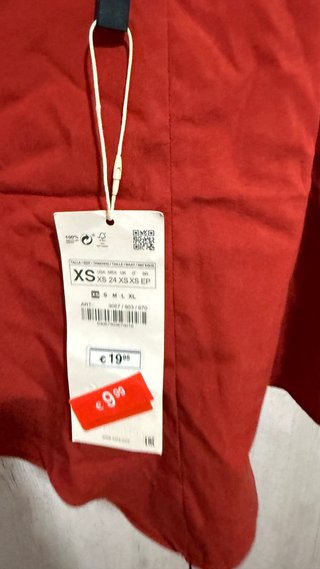 Top lencero rojo con encaje negro Zara