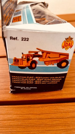 Maqueta Camión Volquete Caterpillar CAT-631
