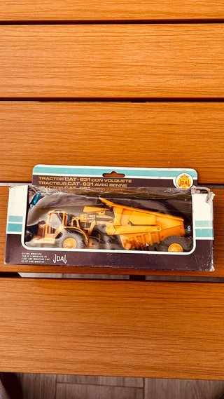 Maqueta Camión Volquete Caterpillar CAT-631