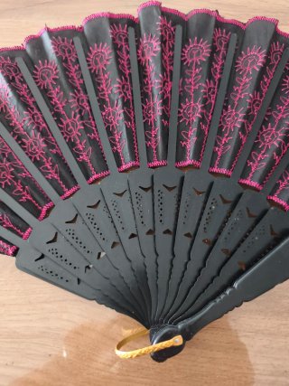 Abanico vintage negro y rosa