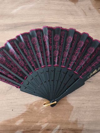 Abanico vintage negro y rosa