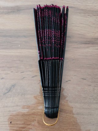 Abanico vintage negro y rosa