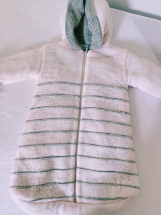 Saco de bebé con capucha de Sardon