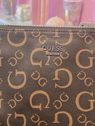 Bolso Guess Monogram Marrón y Beige