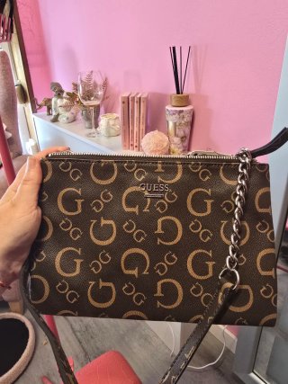 Bolso Guess Monogram Marrón y Beige
