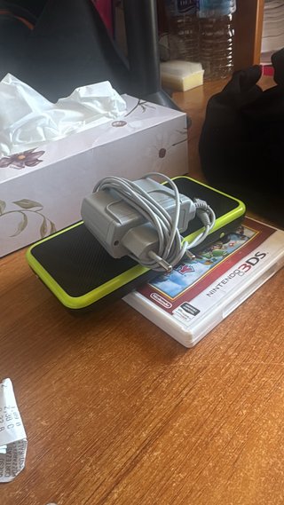 Nintendo 3DS + 4 juegos (2 físicos, 2 digitales)