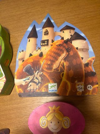Puzzles Djeco Caperucita Roja, Dragón, Hada, Princ