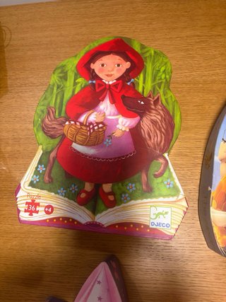 Puzzles Djeco Caperucita Roja, Dragón, Hada, Princ