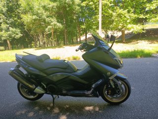 Yamaha T-MAX 530 Iron Max Negra/Oro