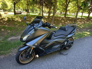 Yamaha T-MAX 530 Iron Max Negra/Oro