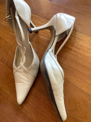 Zapatos de tacón beige
