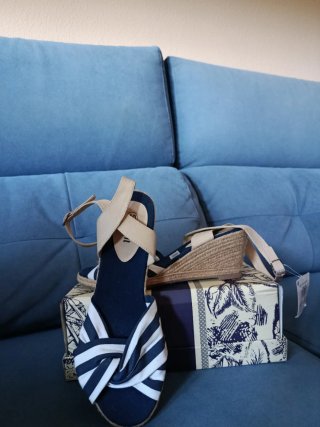 Cuñas esparto rayas azul marino y blanco