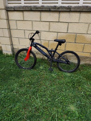 Bicicleta BMX infantil