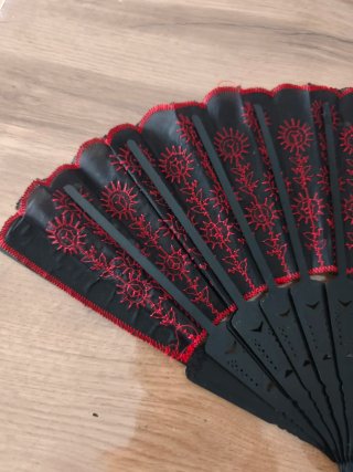 Abanico Español Vintage Negro y Rojo