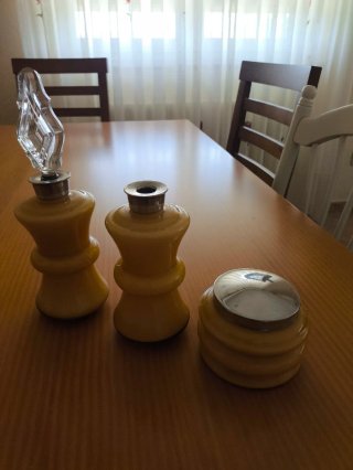 Juego de tocador vintage amarillo