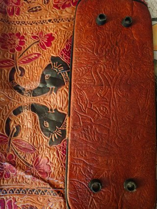 Borsa in pelle con elefanti e fiori