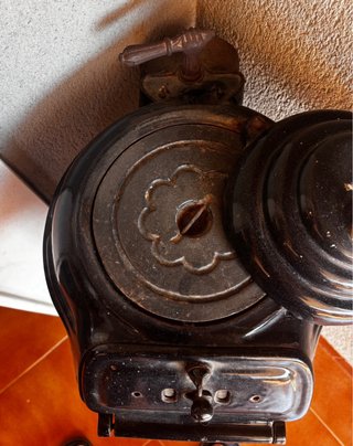 Estufa antigua de hierro fundido marca PELGRIM